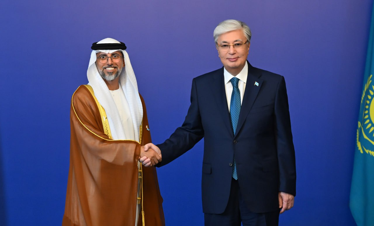 Глава государства принял министра энергетики и инфраструктуры ОАЭ Сухейля аль-Мазруи