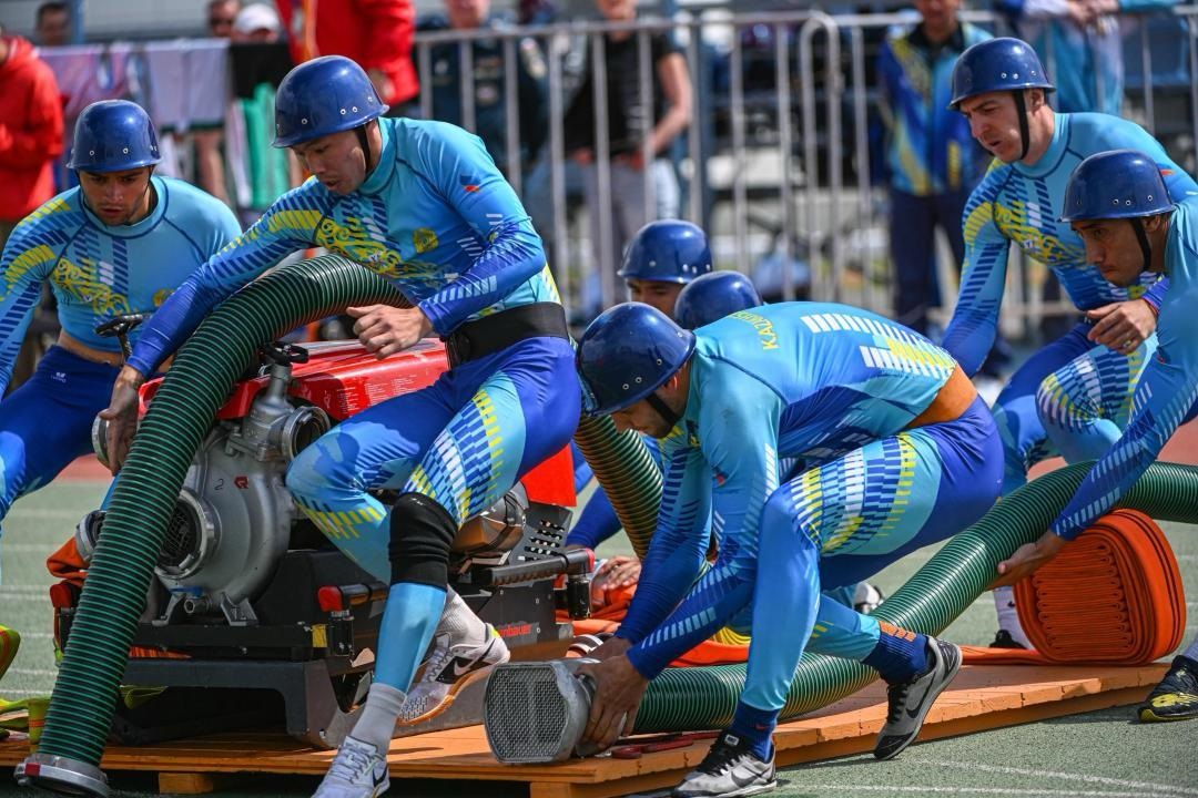 Казахстанские пожарные установили спортивный рекорд