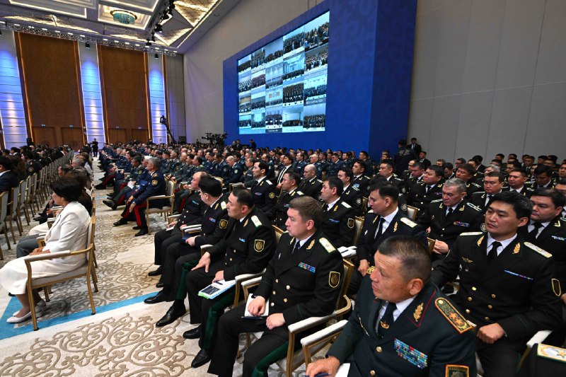 Полиция и другие структуры должны быть связующим звеном между властью и обществом - Токаев