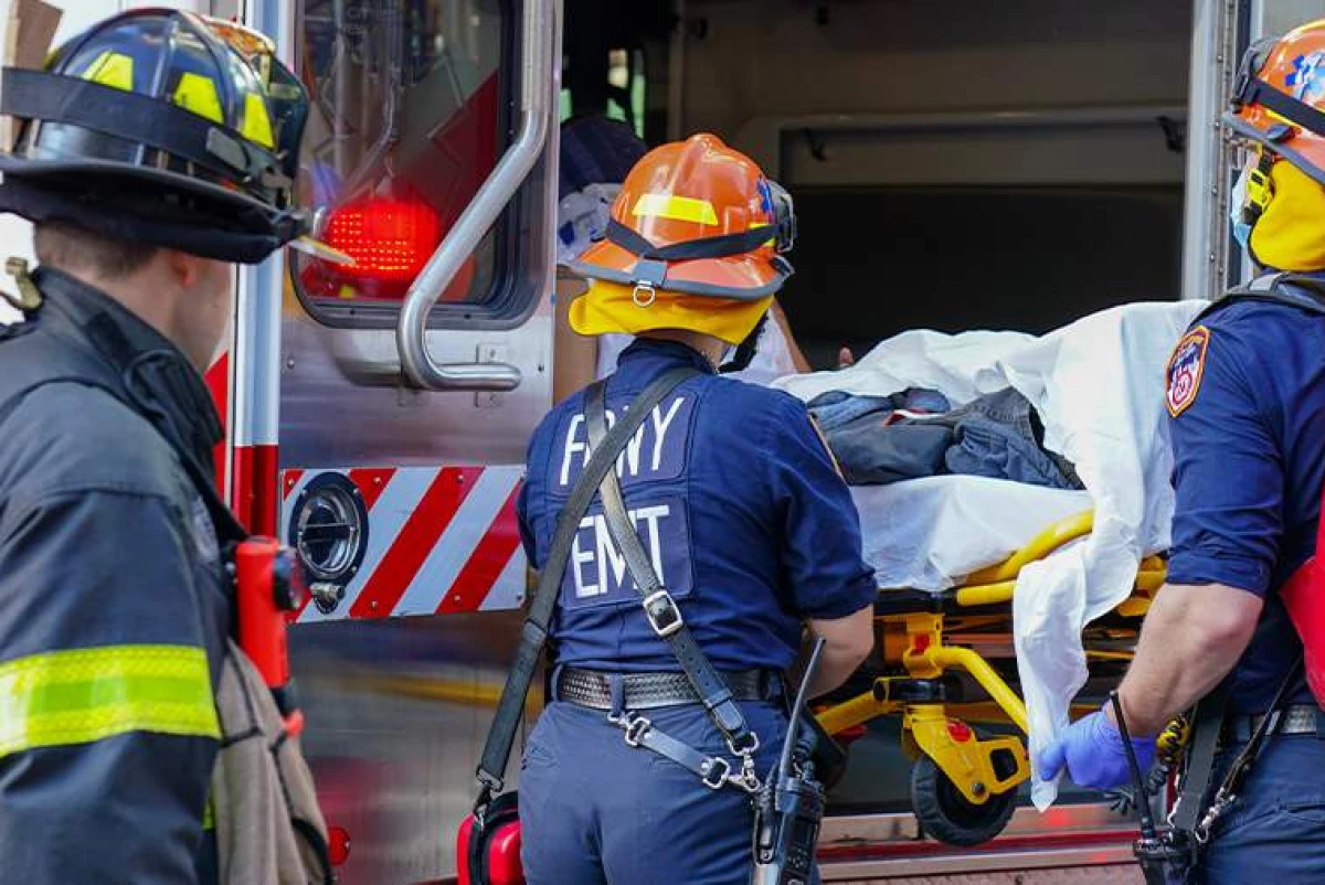 В результате сильного шторма в Нью-Йорке погибли три человека