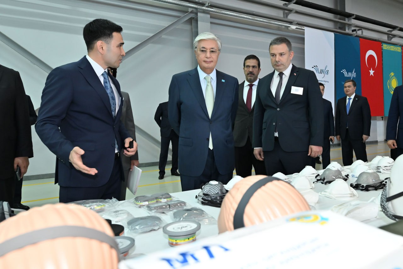 Касым-Жомарт Токаев посетил завод по производству респираторов и противогазов