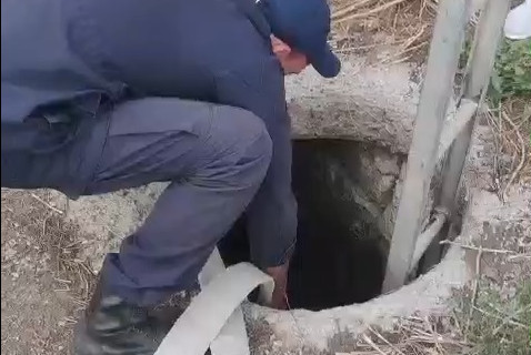 В городе Абай женщина провалилась в трёхметровый колодец