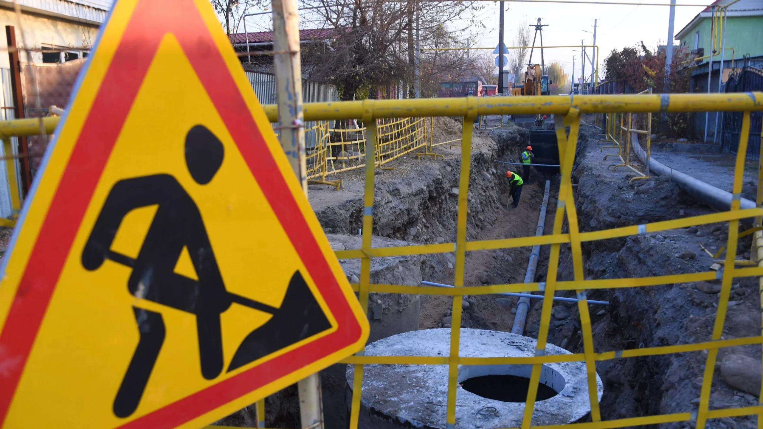 Во время опрессовки газораспределительных сетей несколько автомобилей пострадали в Караганде