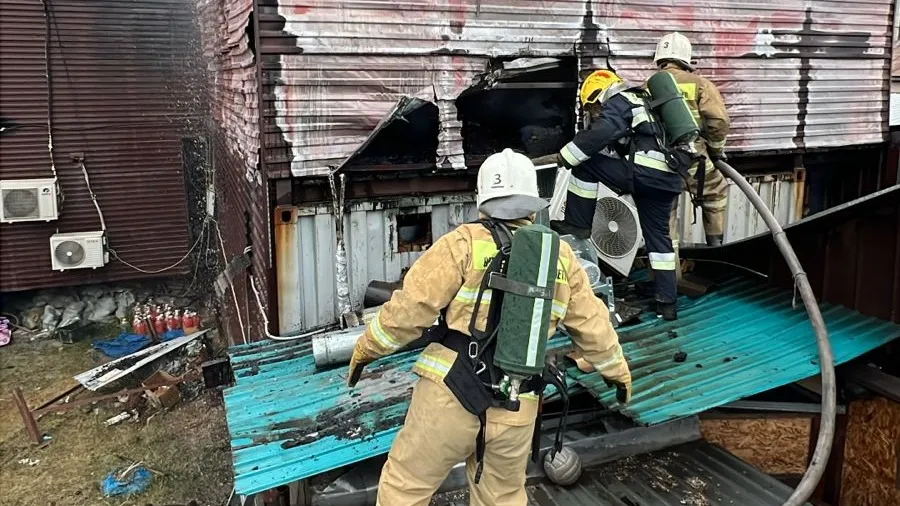 В Алматы пожар вспыхнул в одном из кафе