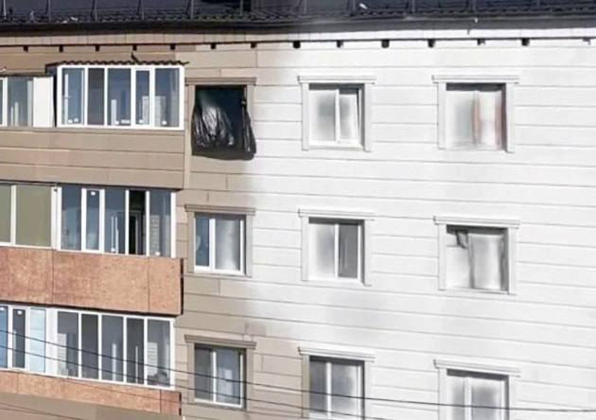 В Костанае жители пятиэтажного дома пожаловались на некачественный ремонт фасада