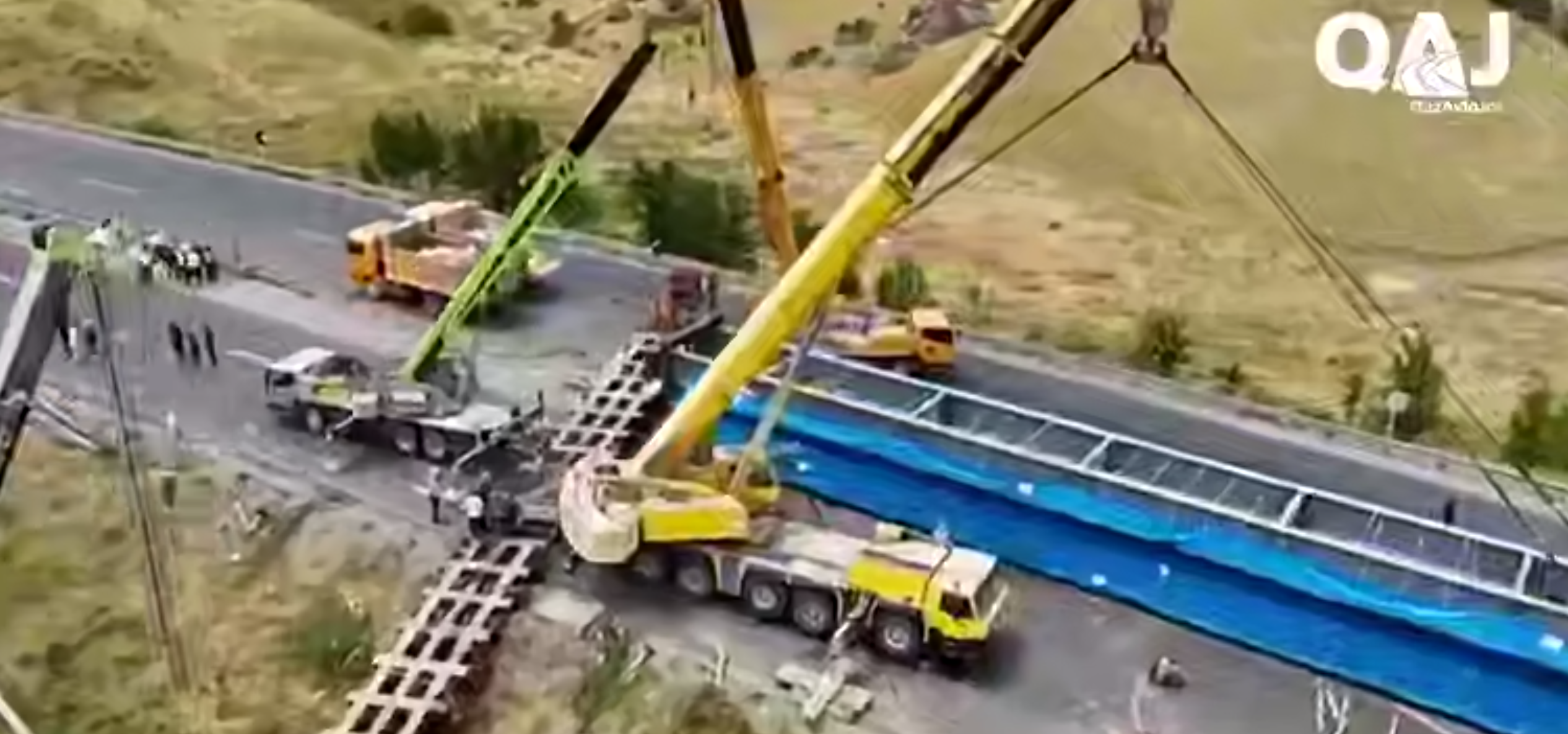 Что происходит на автодороге Тараз - Шымкент после ДТП с участием большегруза