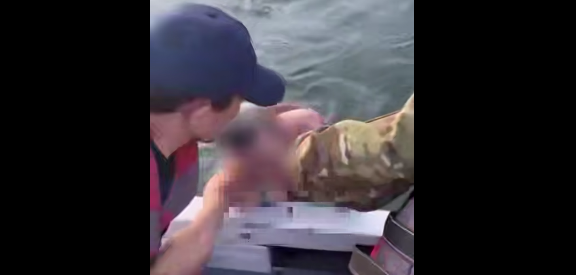 Женщина чуть не утонула в Иртыше