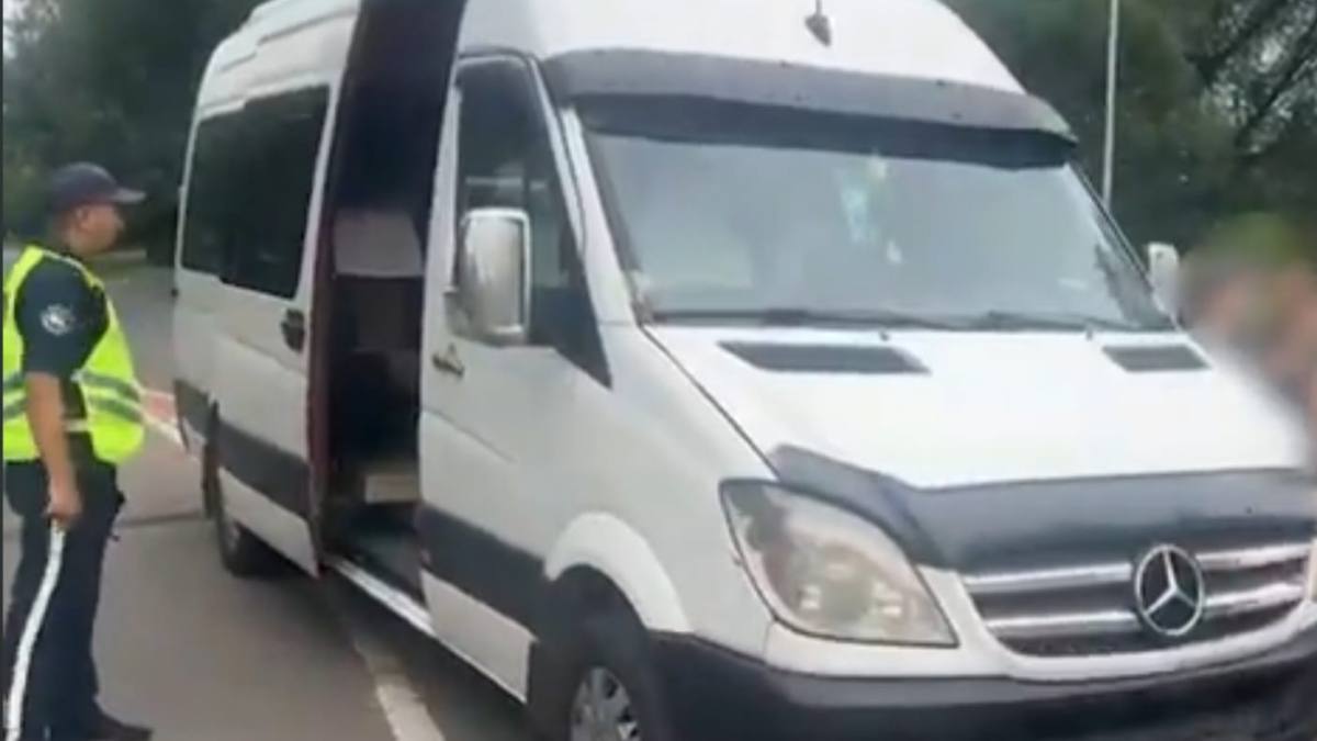 Полиция задержала пьяного водителя автобуса, перевозившего детей в Алматы