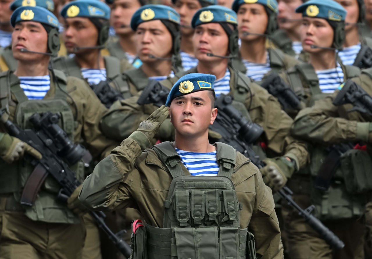 Суд отказался рассматривать жалобу астанчанина на запрет смотреть парад с балкона