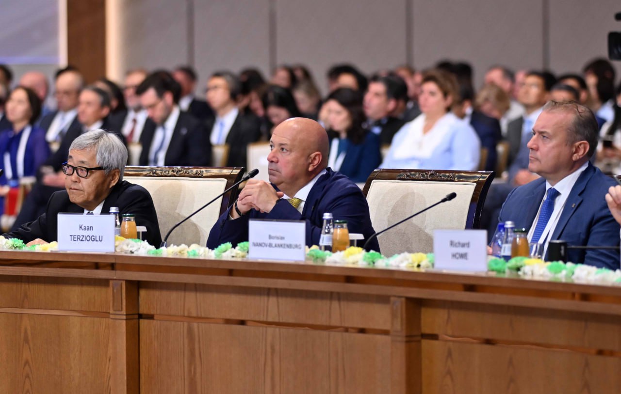 Токаев подчеркнул, что Казахстан делает решительные шаги к глубокой переработке сырья и промышленному производству нового поколения