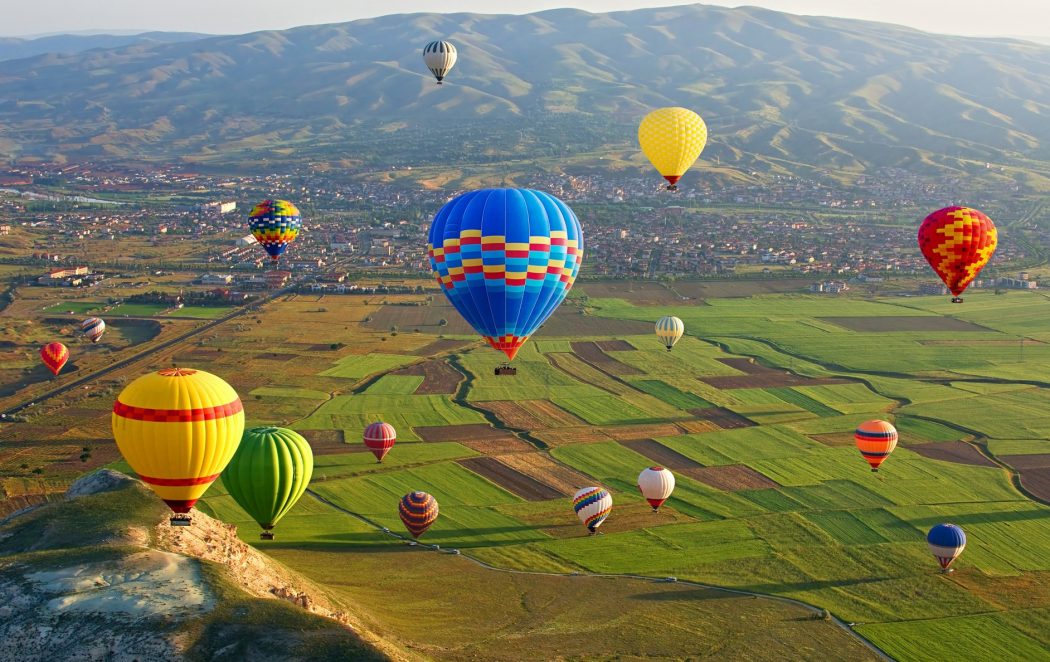 В Турции более 30 туристов пострадали при падении воздушных шаров
