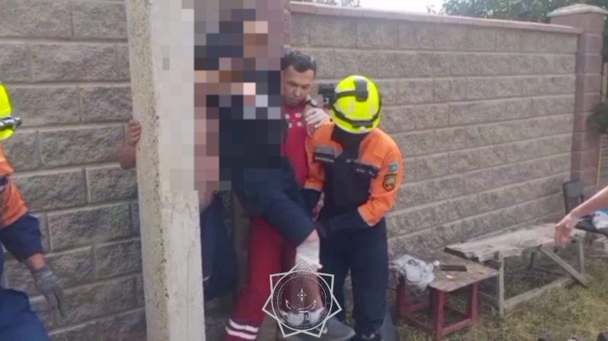 Мужчина проткнул ногу арматурой в столице