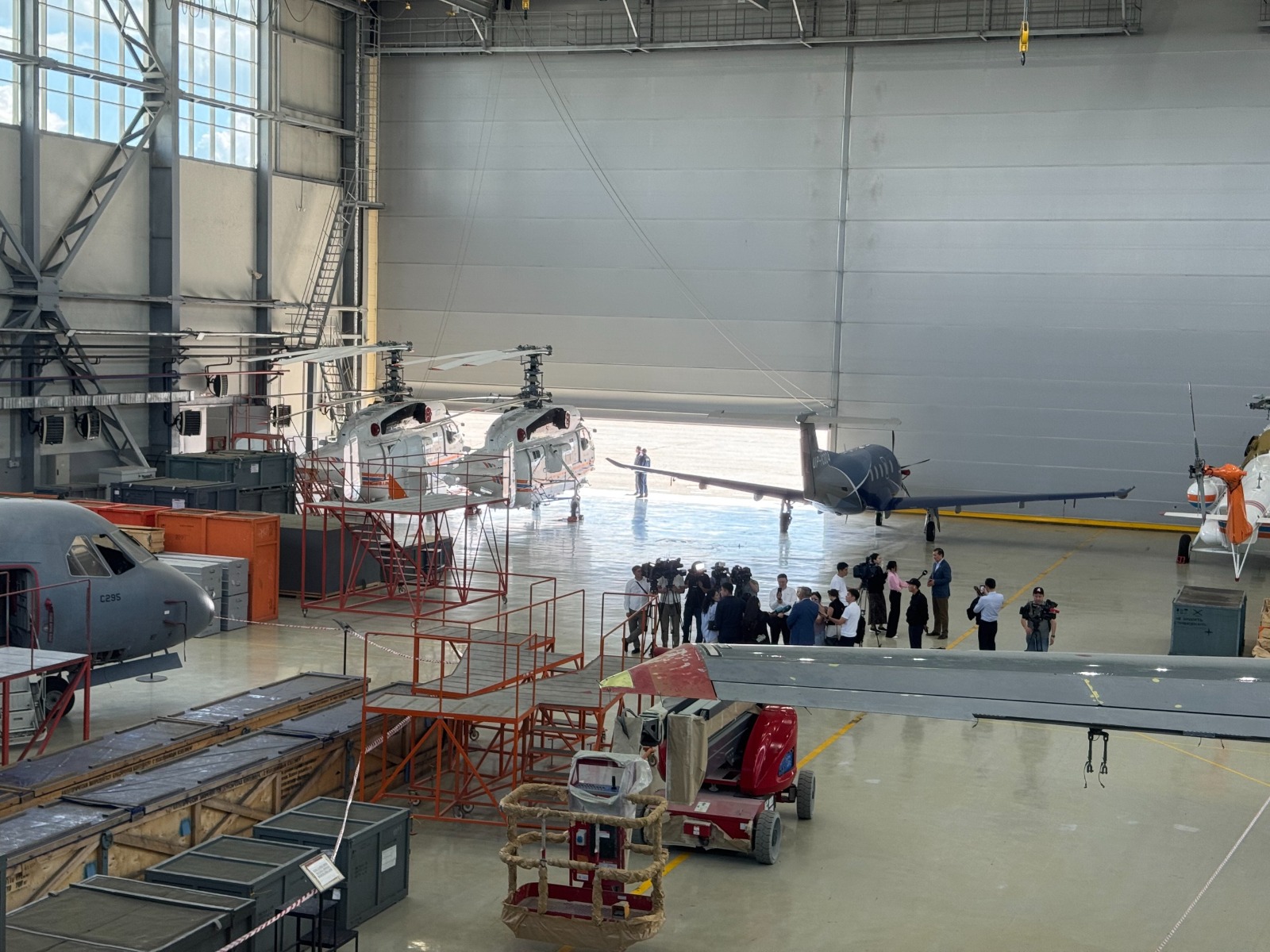 Сотрудники «Казахстанской авиационной индустрии» обратились к депутатам за помощью