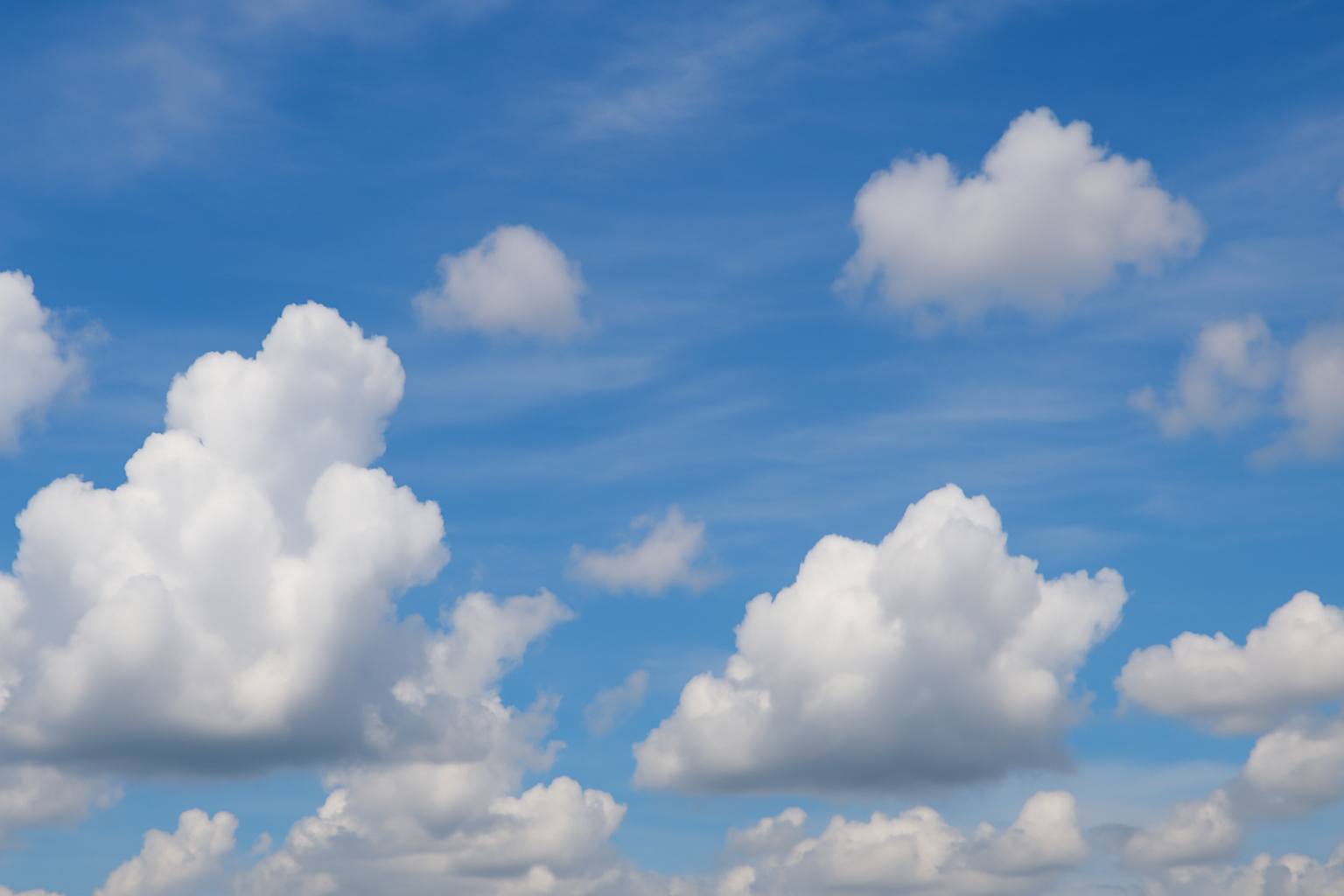 16 июля в Казахстане ожидается переменная облачность, местами дожди и грозы, а также сильная жара 