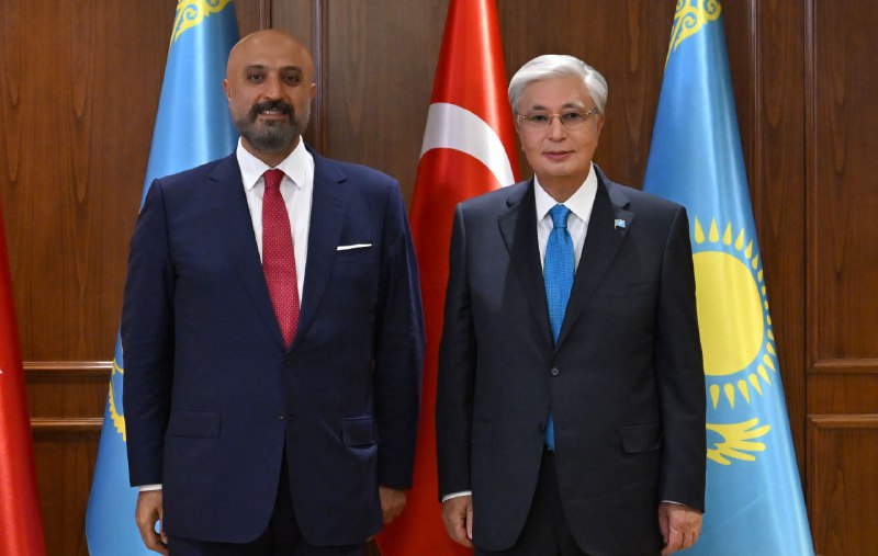 Глава государства принял председателя правления YDA Holding и председателя совета директоров компании S Sistem Lojistik