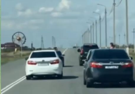 В Экибастузе из-за грубых нарушений ПДД задержали свадебный кортеж