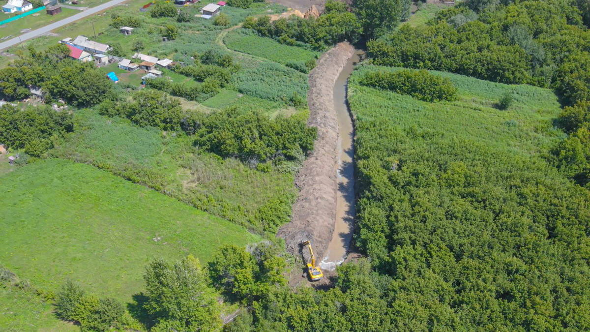 В Восточно-Казахстанской области продолжаются работы по расчистке и углублению русел малых рек