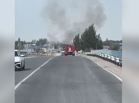 В Жамбылской области огнеборцы спасли жилой дом от огня