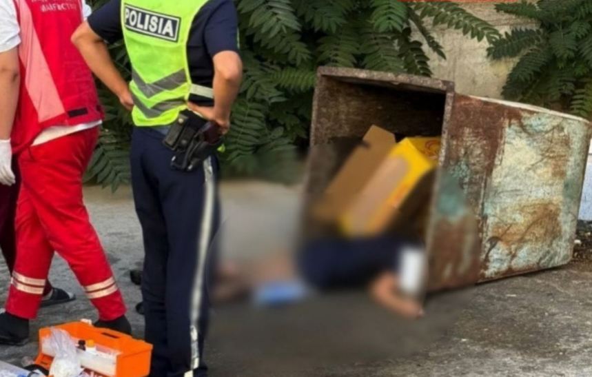 В Актау женщина упала с высотки на контейнер для мусора