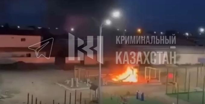 В Жезказгане подростки дотла сожгли детскую площадку