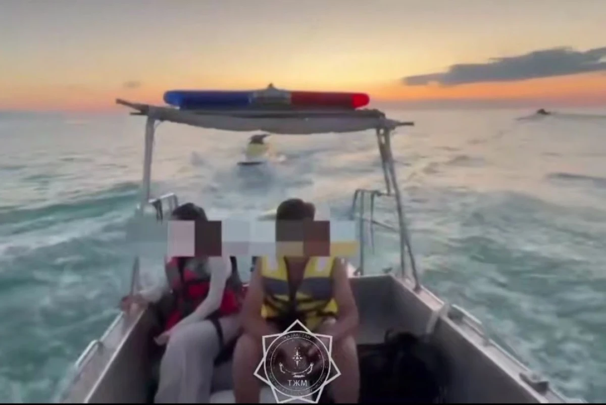 Подростков на гидроцикле спасли на Алаколе