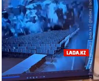 В Мангистау в одной из школ рухнула кровля