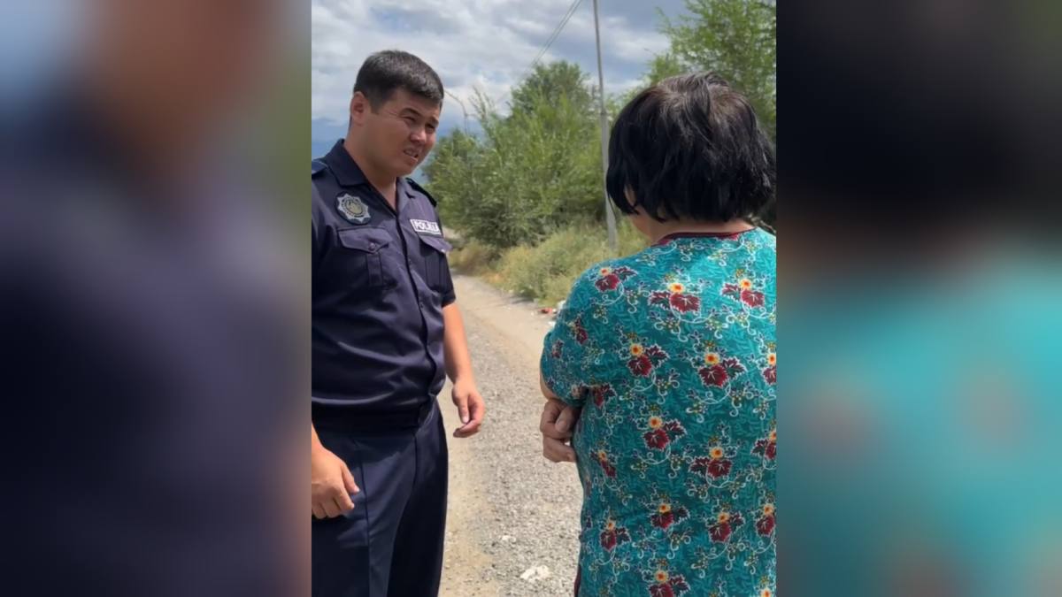 Женщину, упавшую в овраг у реки Аксай, спасли полицейские