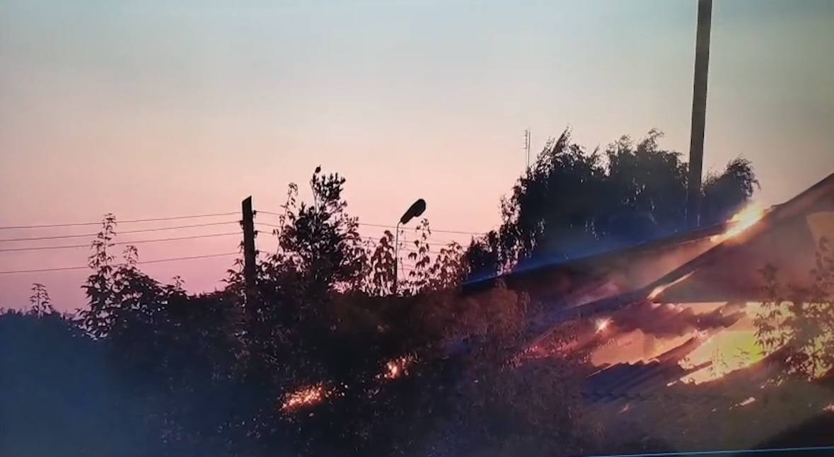 Полицейские спасли человека при пожаре в Костанайской области