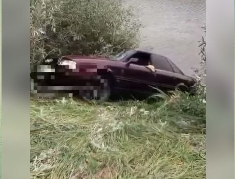 В Акмолинской области из реки Есиль вытащили автомобиль