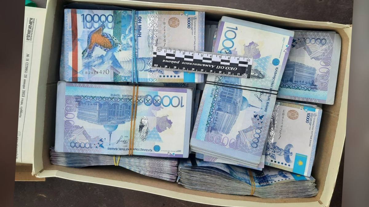В Караганде задержаны подозреваемые в хищении 22 миллионов тенге у пенсионерки