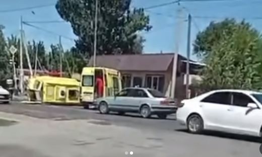 В Талдыкоргане в ДТП «скорая» перевернулась несколько раз