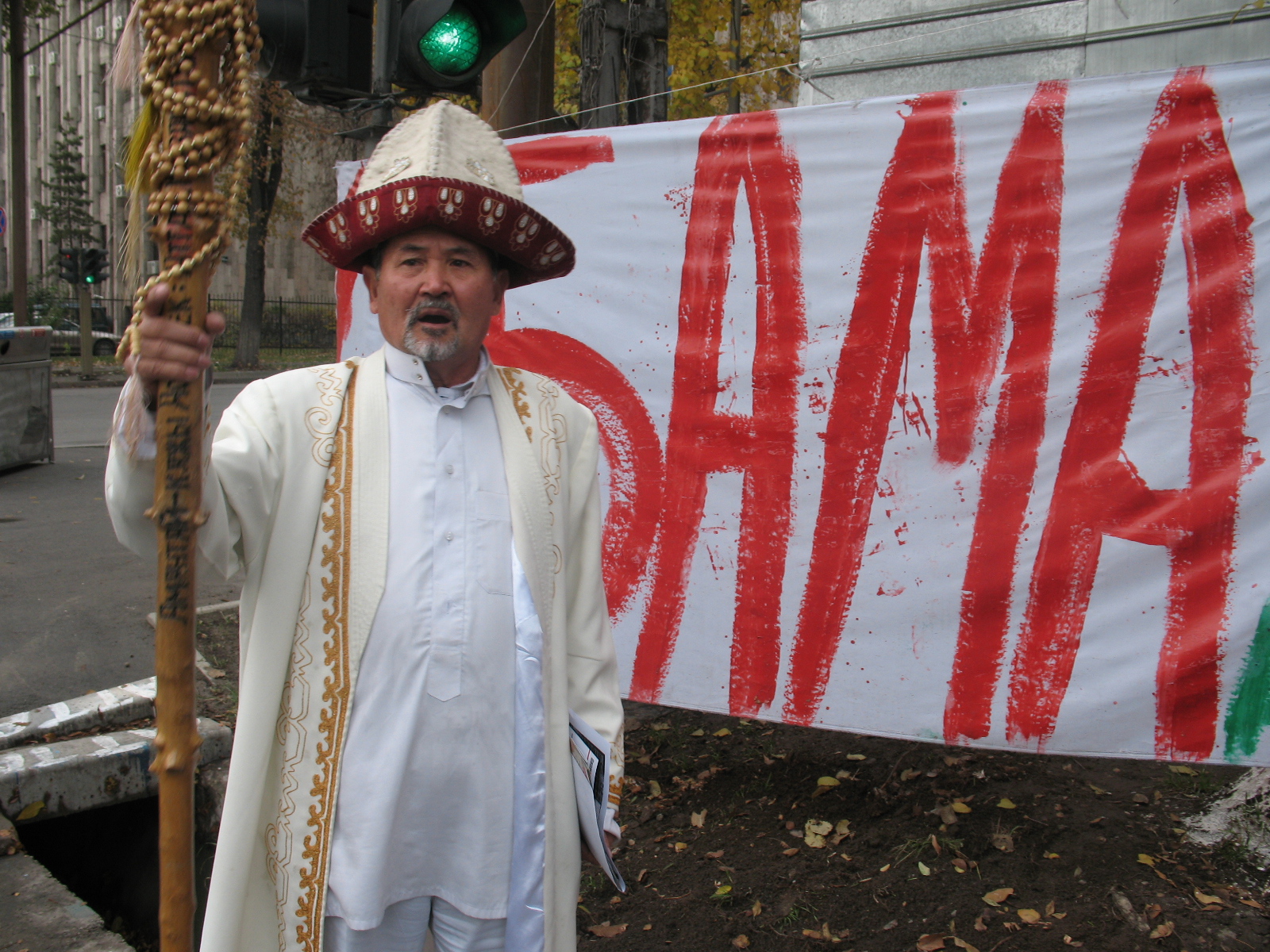Амантай кажы толкнул женщину с лестницы — возбуждено уголовное дело