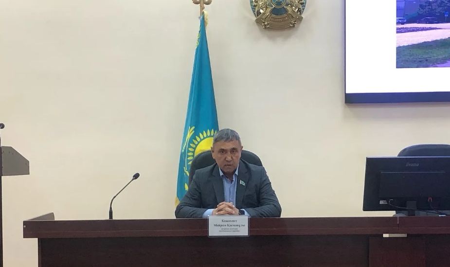 В Акмолинской области вооруженные люди напали на главу маслихата и его семью