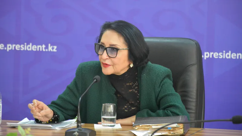 Владимир Путин наградил внучку генерала Панфилова Алуа Байкадамову