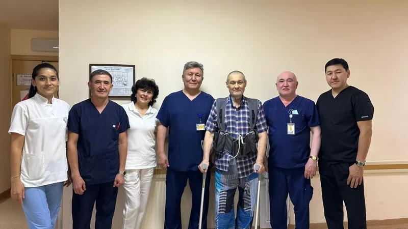 Казахстанец с мотором в груди перенес сложную операцию на колене