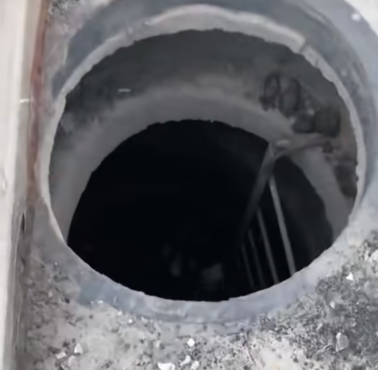 Ребенок провалился в открытый колодец в Семее