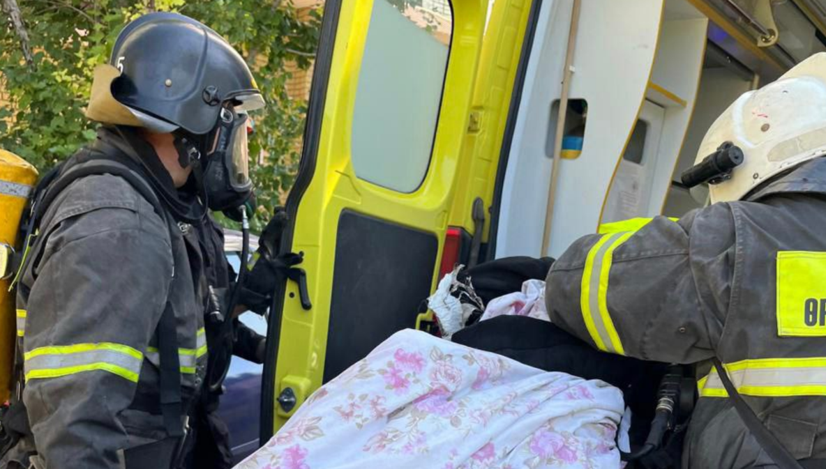 В Уральске человека спасли во время пожара