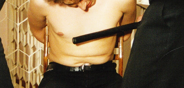 Почувствовал, что две пули попали в колено: как мужчина неудачно защитился от приставаний нового знакомого