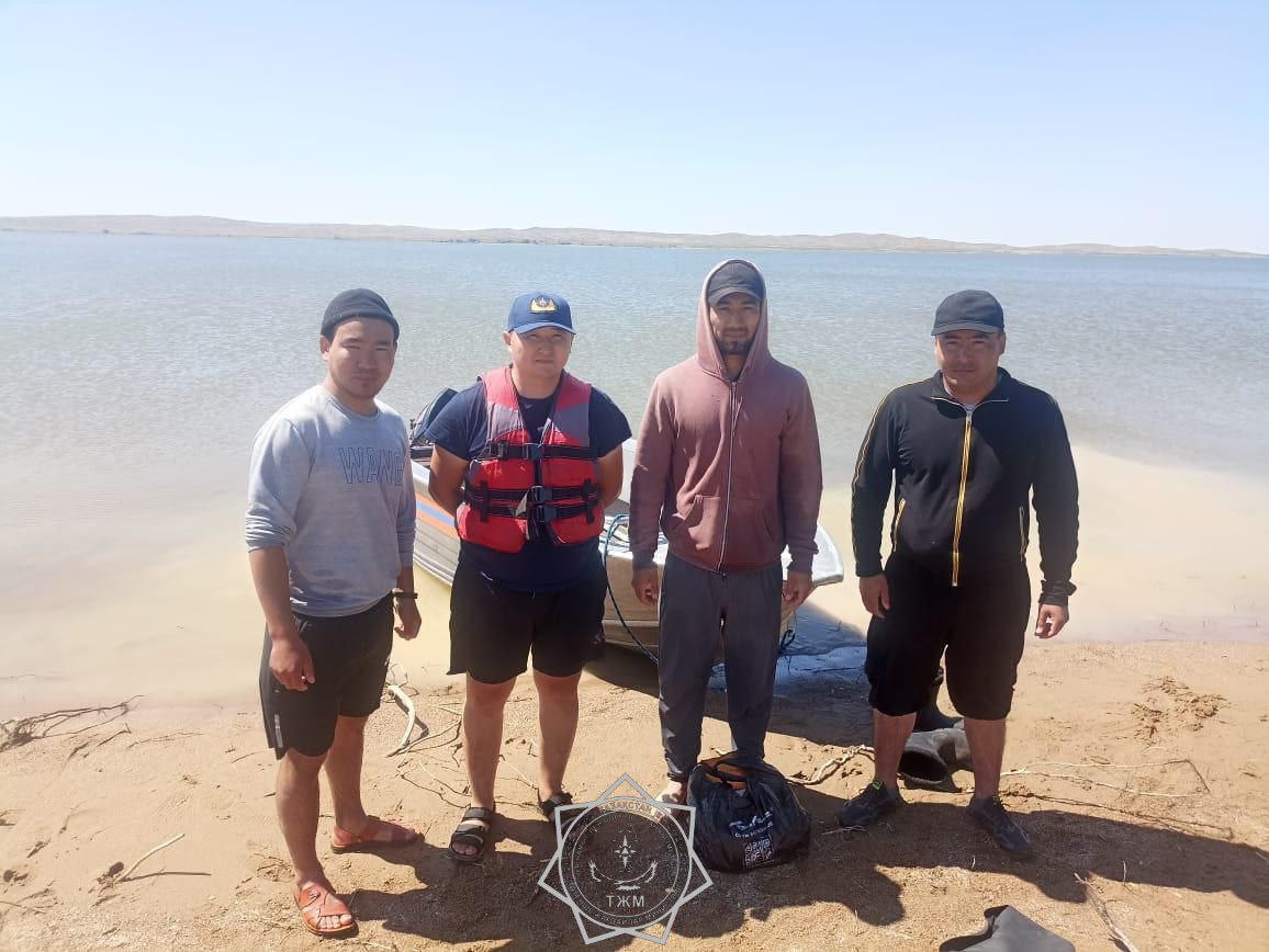 Путники на лодке попали в беду в Карагандинской области