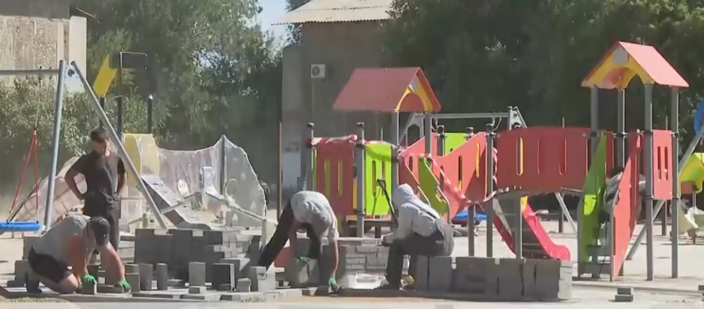 Комплексное благоустройство дворов началось в Семее