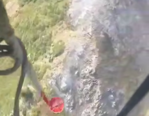 Вертолет пришлось привлечь для тушения пожара в горах области Жетысу