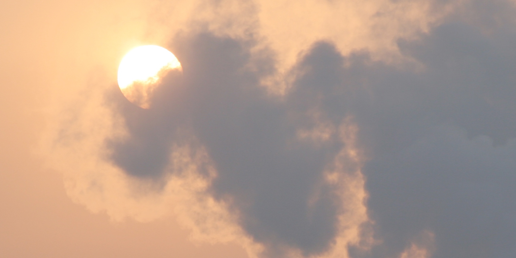 Жителям двух городов не стоит выходить на прогулки в воскресенье