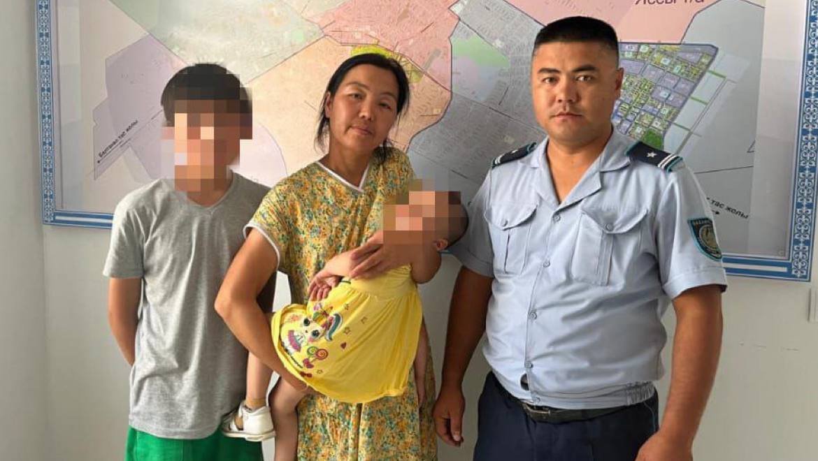 В Туркестане участковые инспекторы нашли и передали родителям пропавшего ребёнка