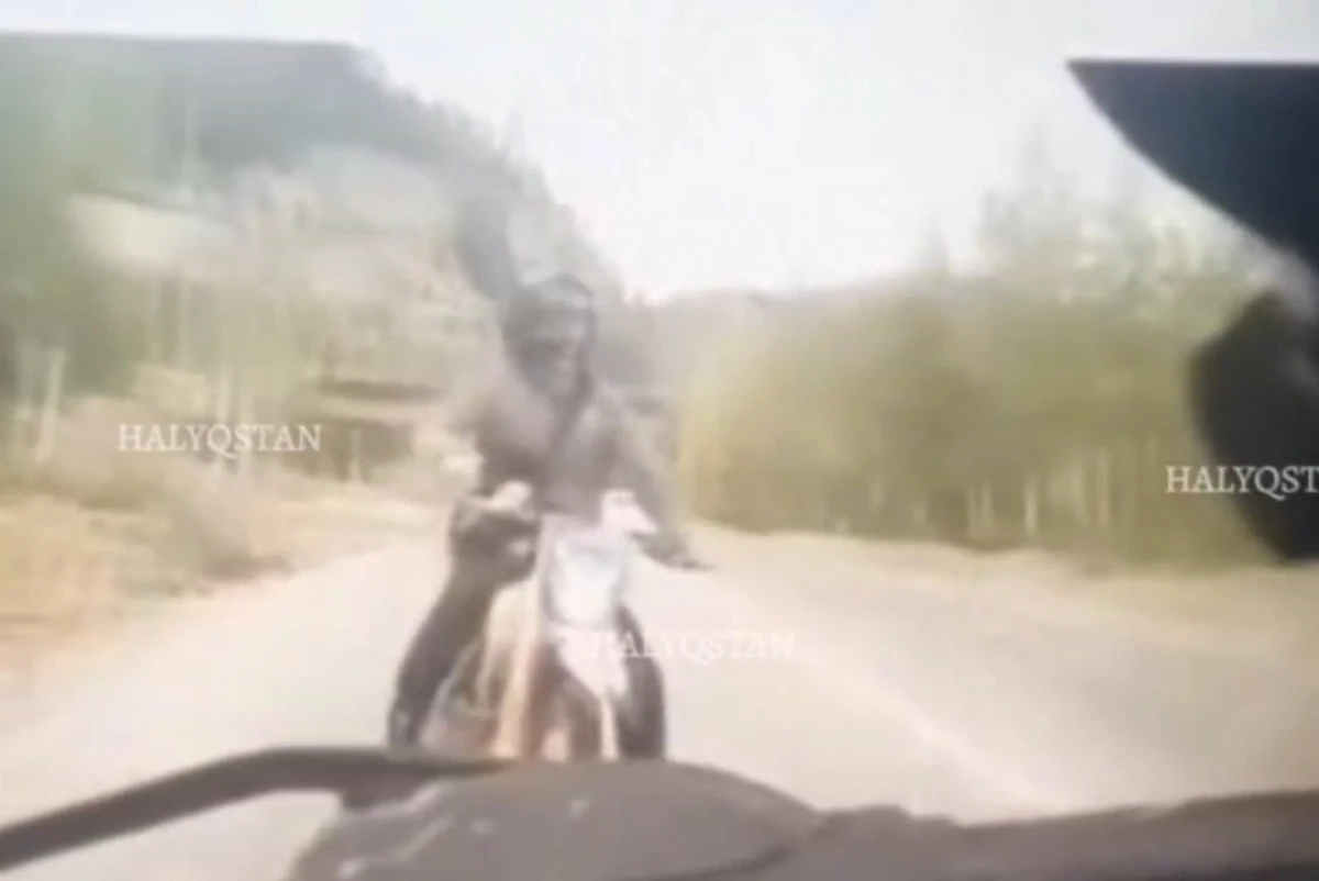 Полицейский наехал на байкера, пытаясь остановить его в Риддере