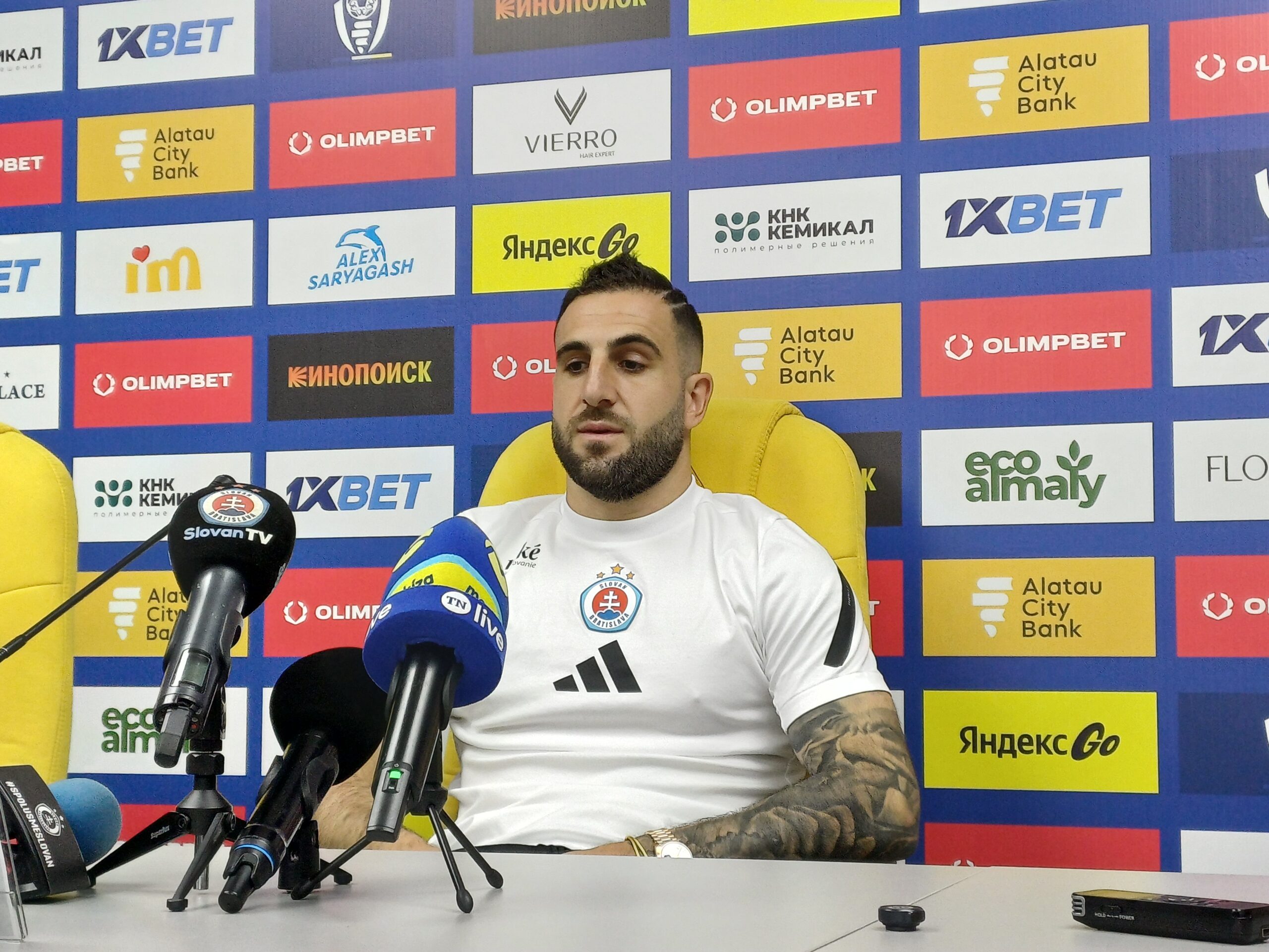 "Это было не на эмоциях": показавший средний палец фанатам "Кайрата" футболист сделал заявление