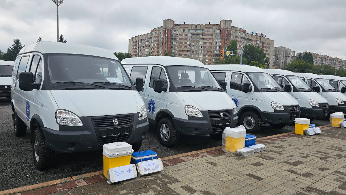 Новые автомобили передали ветслужбе в ВКО