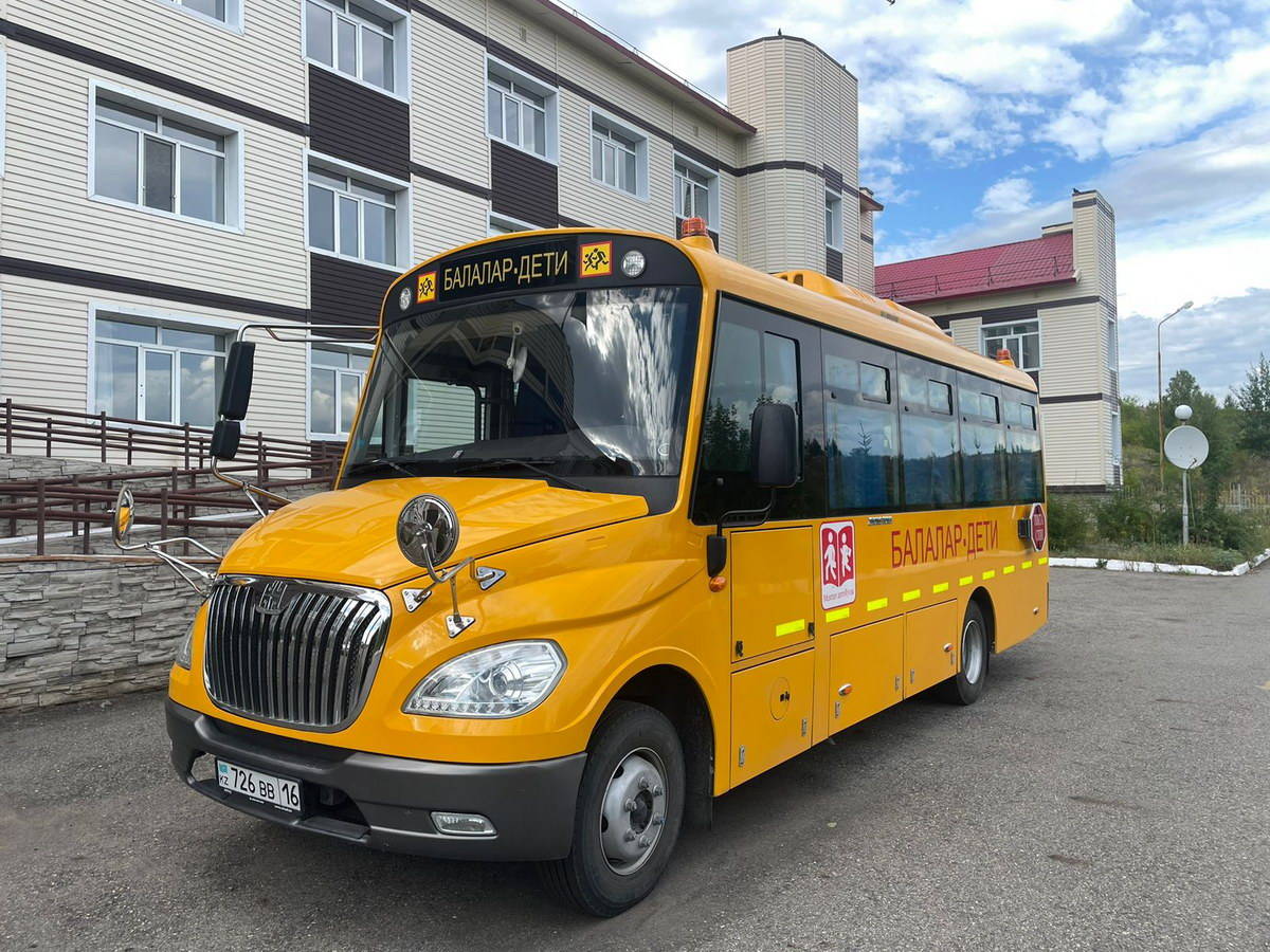 Школьные автобусы проверили полицейские в ВКО