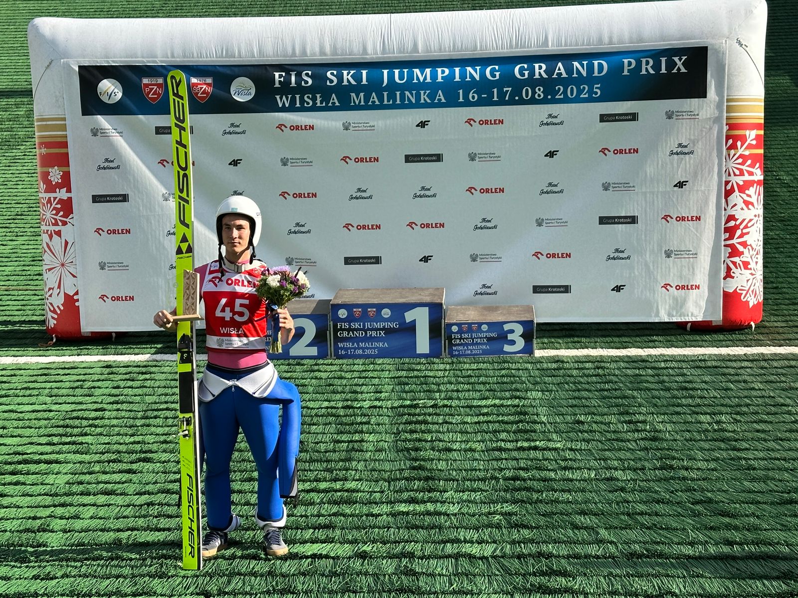 Казахстанец добился исторического результата в прыжках на лыжах с трамплина