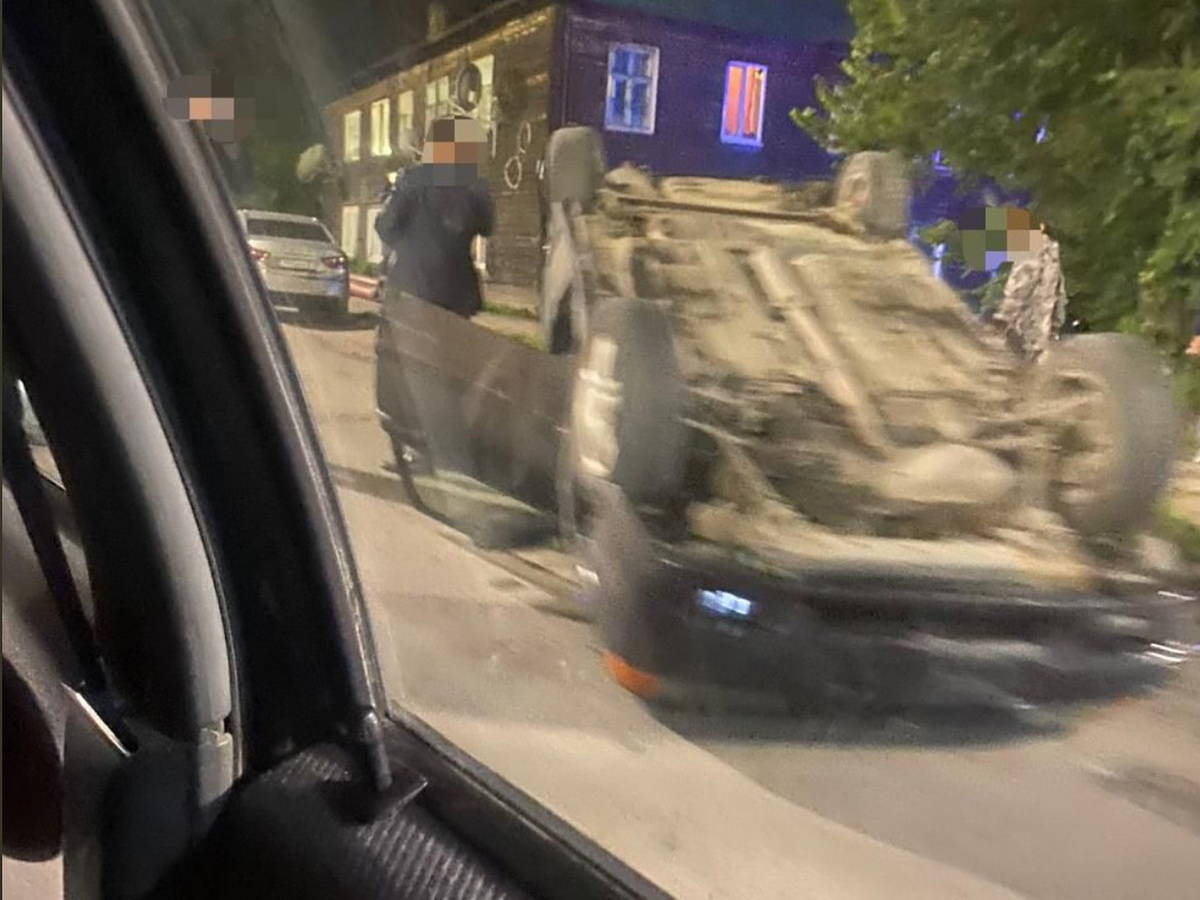 В ВКО в ДТП опрокинулся автомобиль