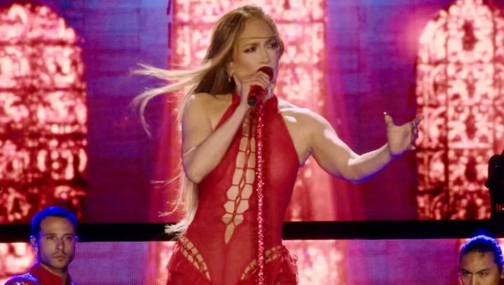 Во время концерта Дженнифер Лопес в Астане произошла давка и конфликт между поклонницами